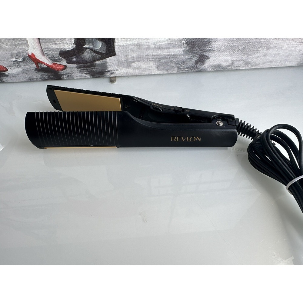 Revlon RV071F Hair Flat Iron Straightener Helen Of Troy Gold Ceramic